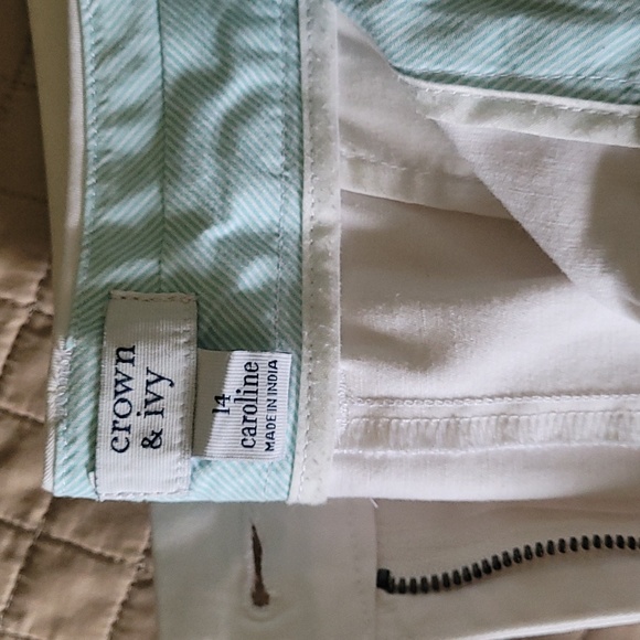 Sz 14 Womens Crown & Ivy shorts Whiye - Picture 2 of 2